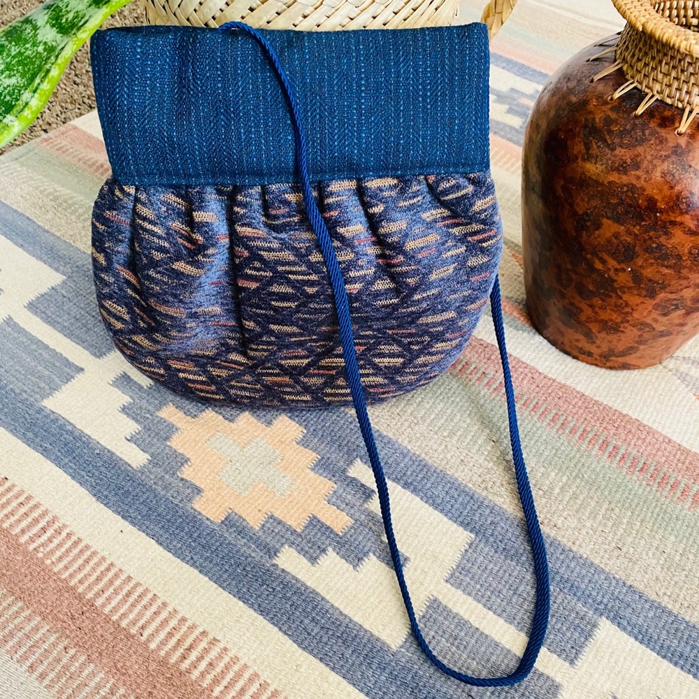 Ambatana Threads Clutch Handbag - Picture 8 of 9